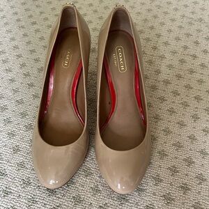 Coach Shelley Nude Patent Pumps Size 8